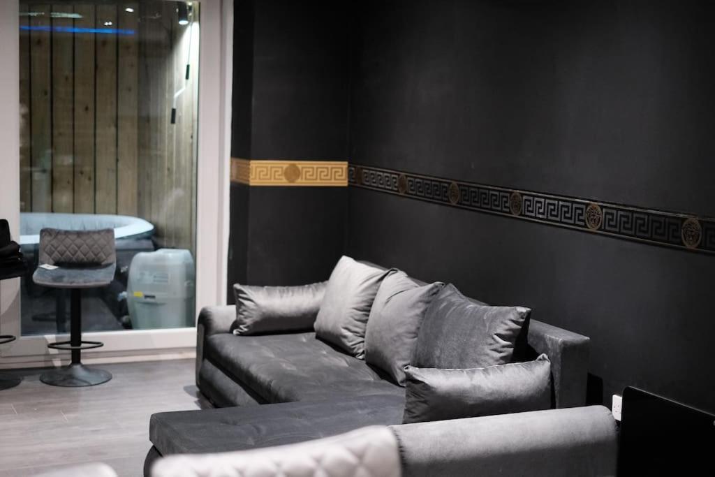 Murrayfield Stadium Basement - 3 Bed 3 Bath *
